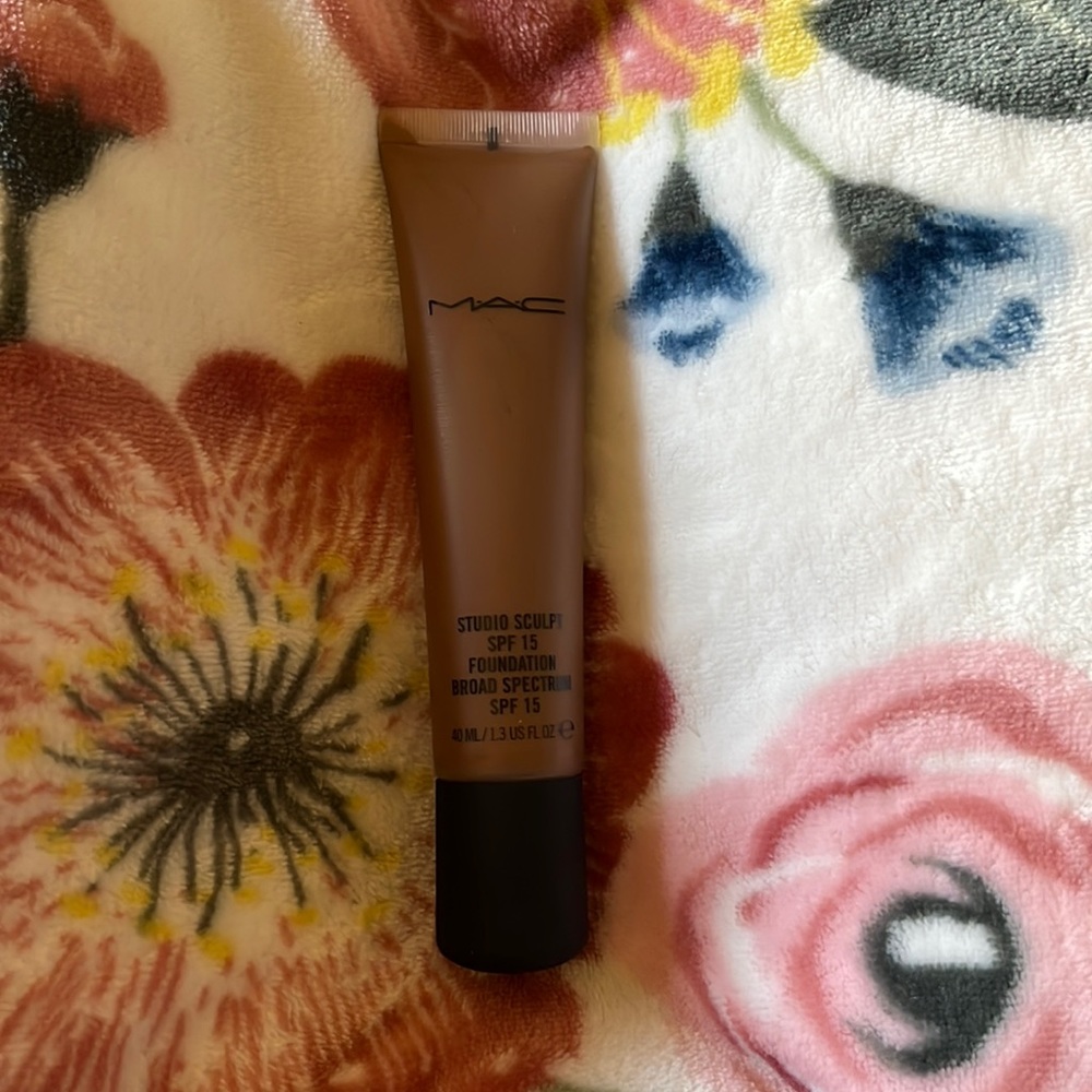 Mac studio sculpt spf15 foundation